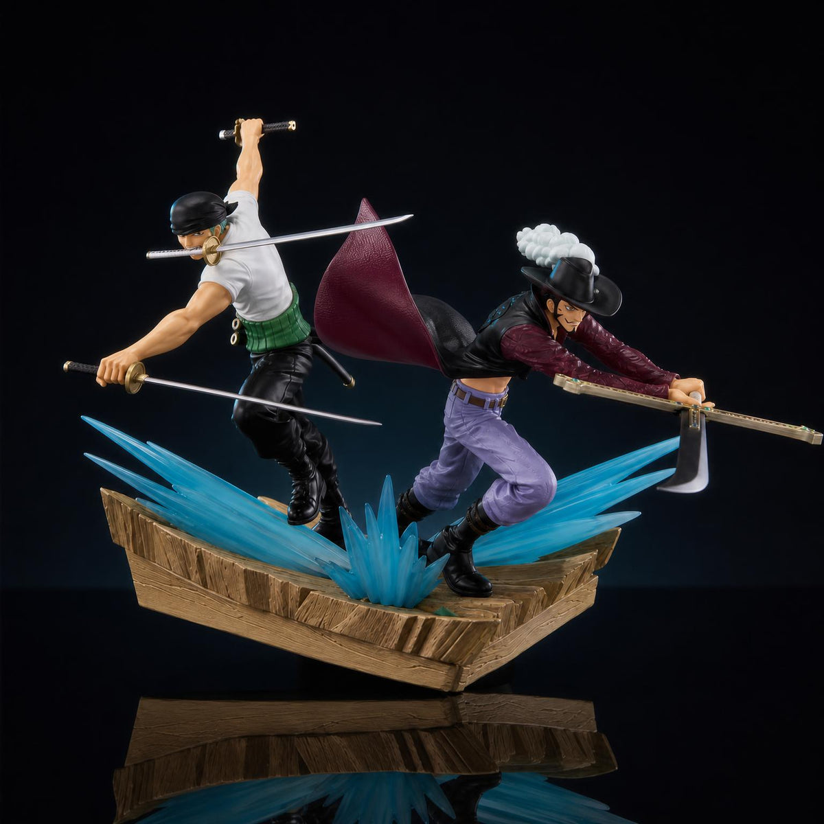 Figura de colección Figura Dracule Mihawk & Roronoa Zoro, vista lateral izquierda
